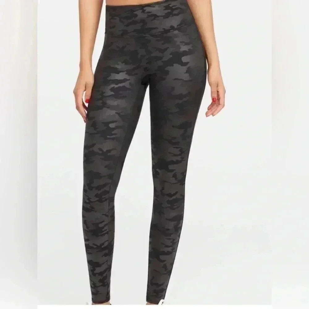 Spanx by Sara Blakely women faux leather camo black matte leggings Sz 1X